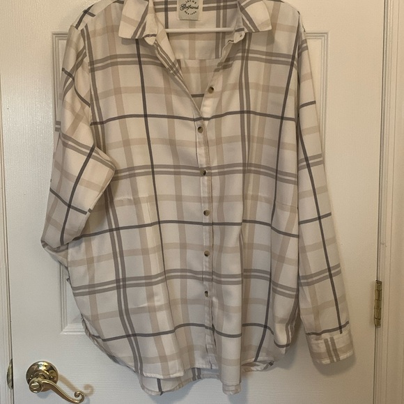 Jach’s Girlfriend New York, Flannel Button up with hidden pockets - Picture 2 of 6